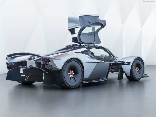 Aston Martin Valkyrie фото