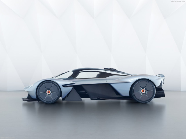 Aston Martin Valkyrie фото