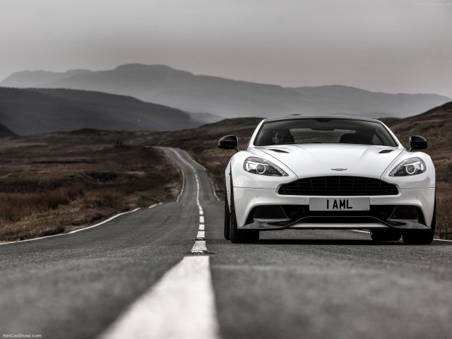 Aston Martin Vanquish Carbon White фото