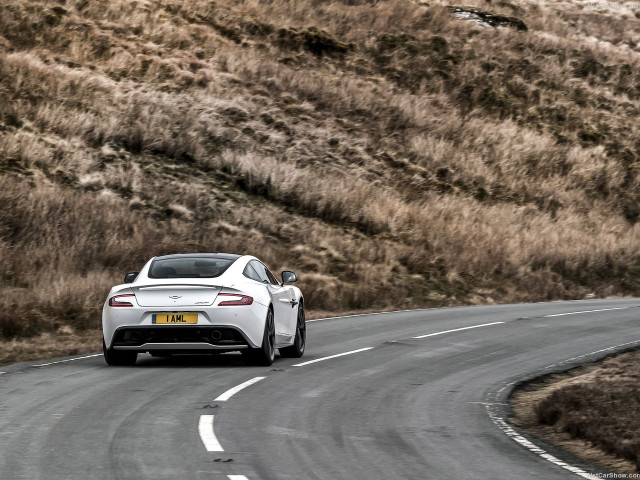 Aston Martin Vanquish Carbon White фото