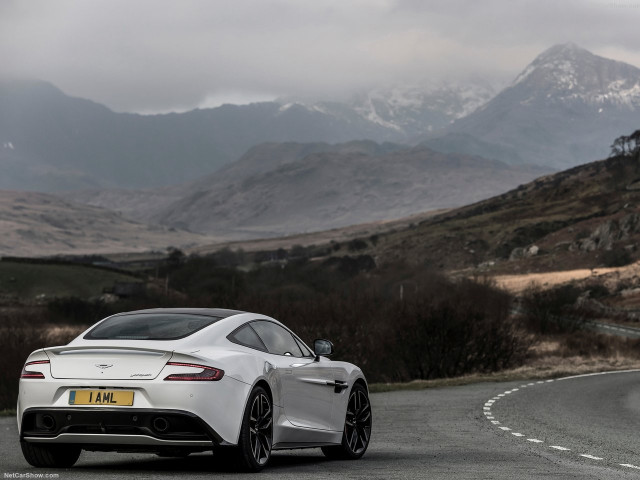 Aston Martin Vanquish Carbon White фото