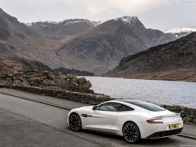 Aston Martin Vanquish Carbon White фото