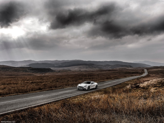 Aston Martin Vanquish Carbon White фото