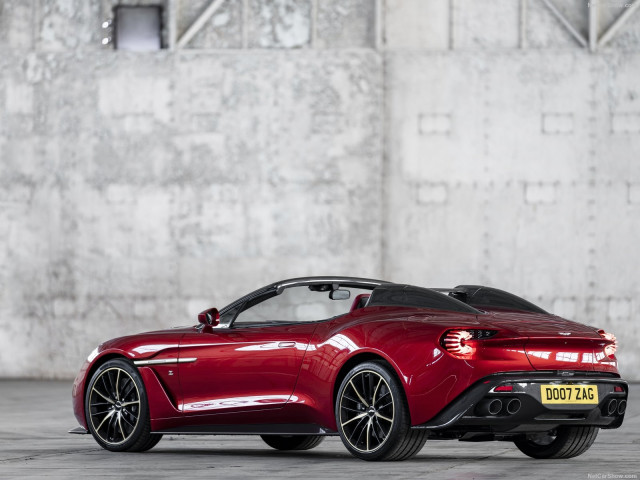 Aston Martin Vanquish фото