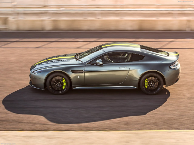 Aston Martin Vantage AMR фото