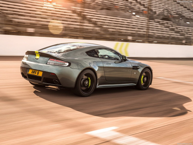 Aston Martin Vantage AMR фото