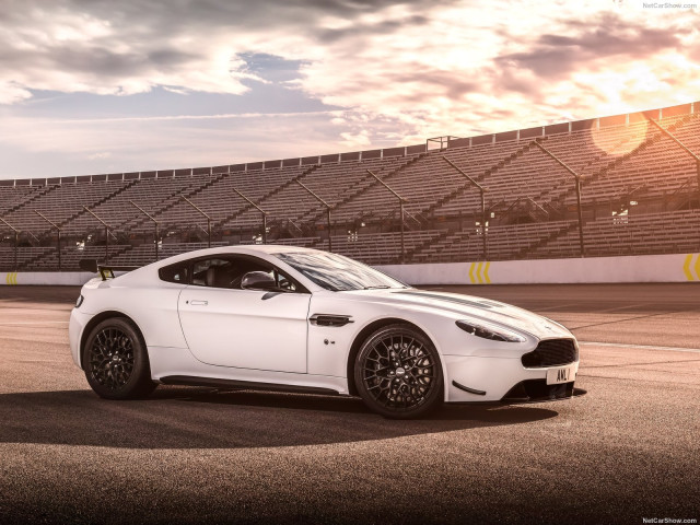 Aston Martin Vantage AMR фото