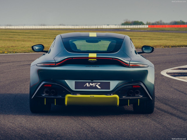 Aston Martin Vantage AMR фото