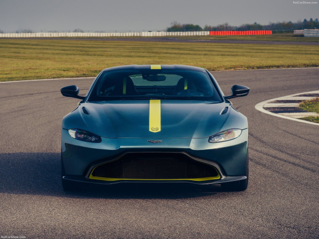 Aston Martin Vantage AMR фото