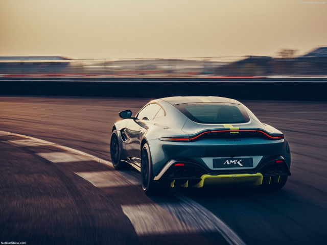 Aston Martin Vantage AMR фото