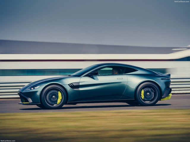 Aston Martin Vantage AMR фото