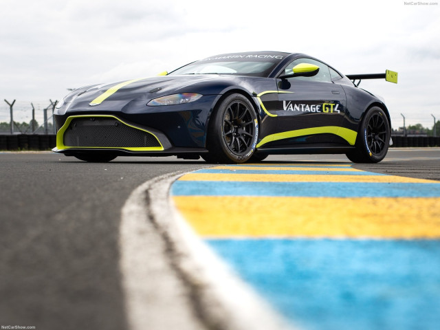 Aston Martin Vantage GT4 фото