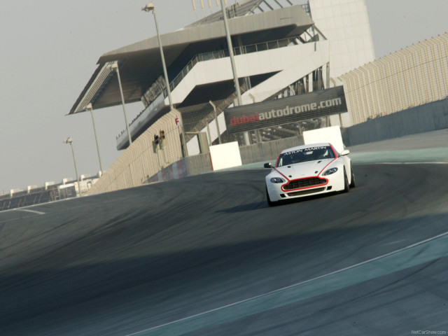 Aston Martin Vantage GT4 фото