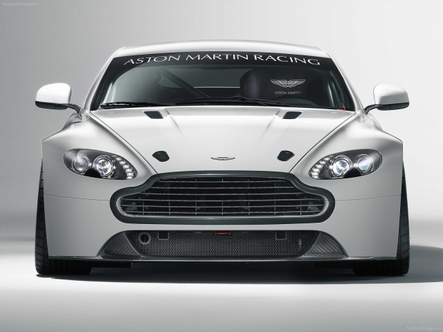 Aston Martin Vantage GT4 фото