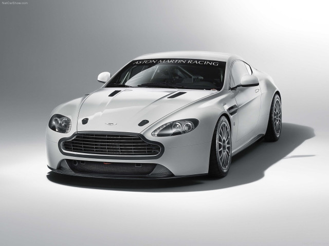 Aston Martin Vantage GT4 фото