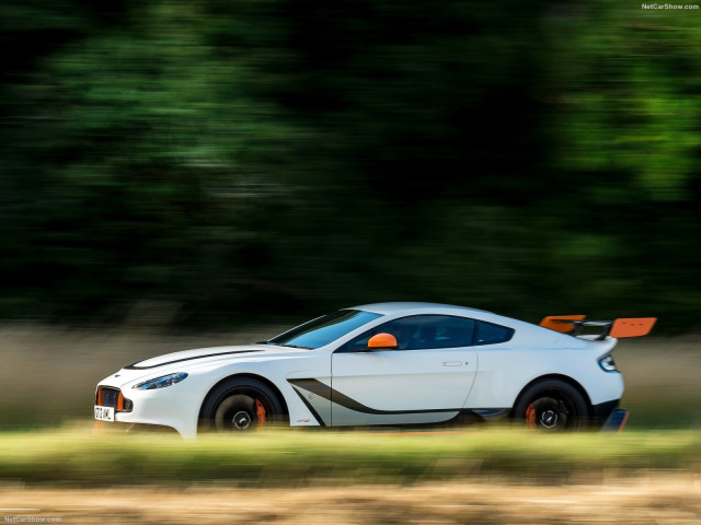 Aston Martin Vantage фото