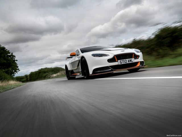 Aston Martin Vantage фото