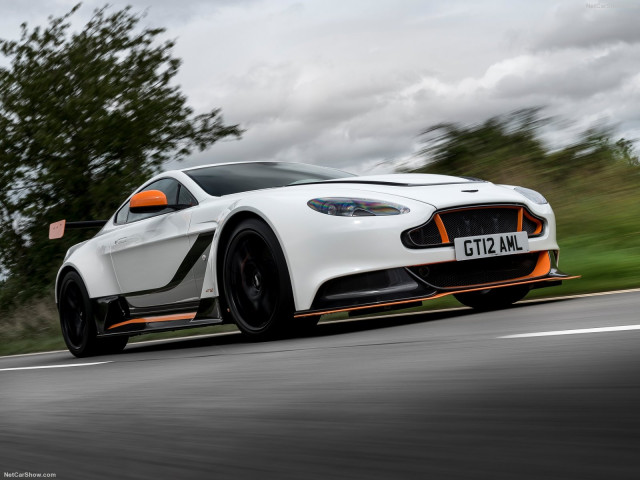 Aston Martin Vantage фото