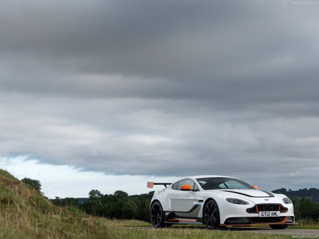 Aston Martin Vantage фото