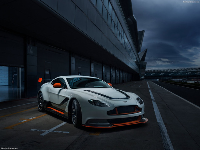 Aston Martin Vantage фото