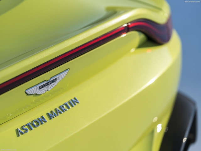 Aston Martin Vantage фото