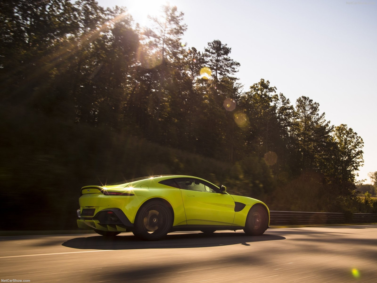 Aston Martin Vantage фото 190052