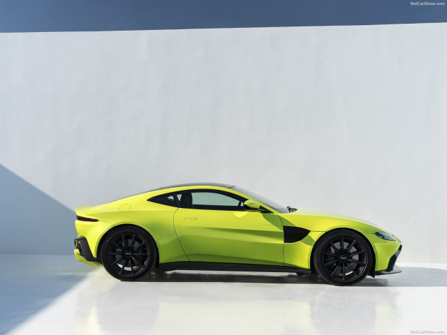 Aston Martin Vantage фото