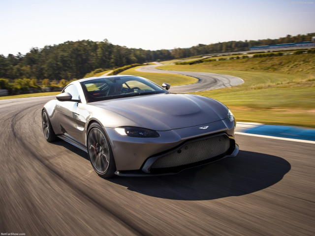 Aston Martin Vantage фото