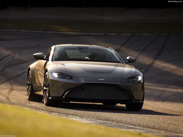 Aston Martin Vantage фото