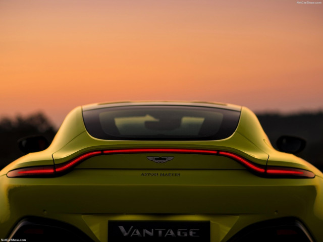 Aston Martin Vantage фото