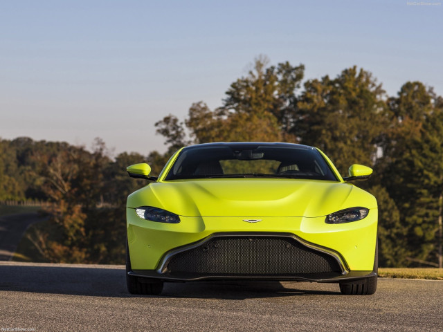 Aston Martin Vantage фото