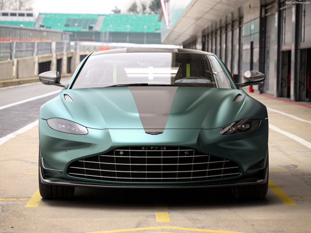 Aston Martin Vantage фото