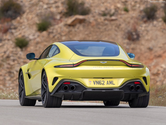 Aston Martin Vantage фото