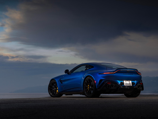 Aston Martin Vantage фото
