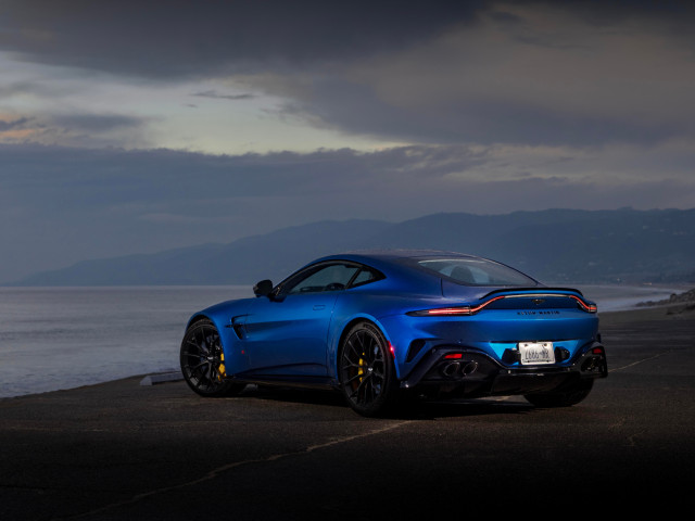 Aston Martin Vantage фото