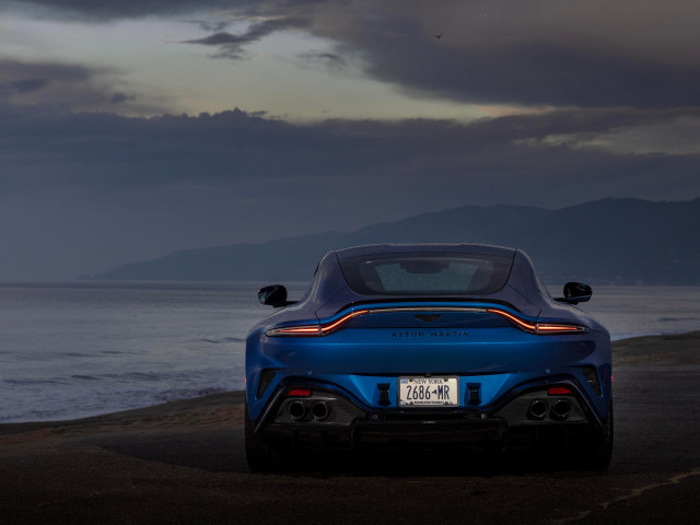 Aston Martin Vantage фото