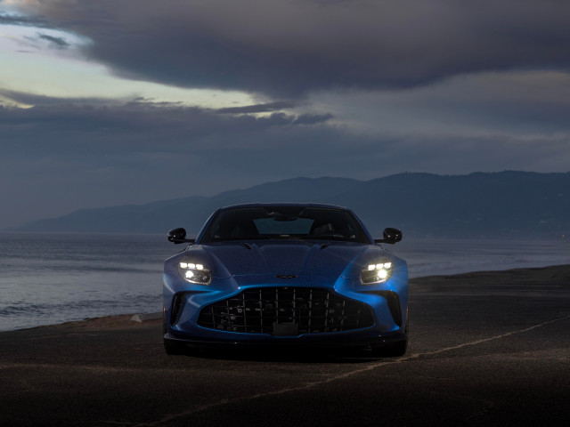 Aston Martin Vantage фото
