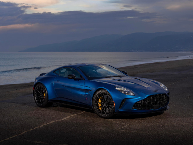 Aston Martin Vantage фото