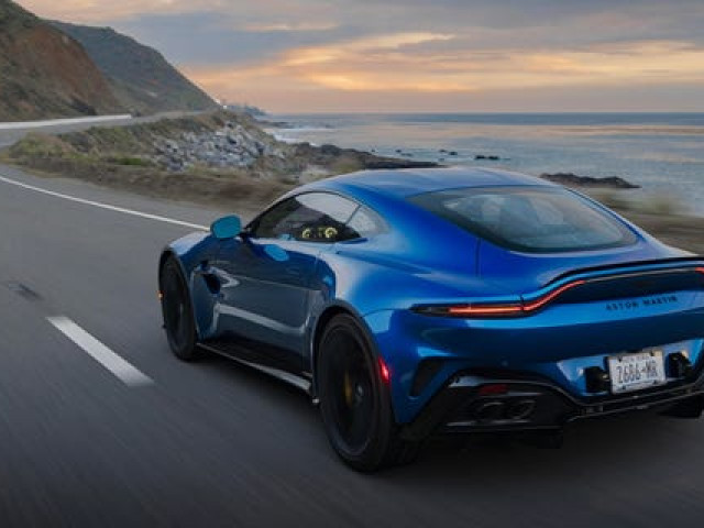 Aston Martin Vantage фото