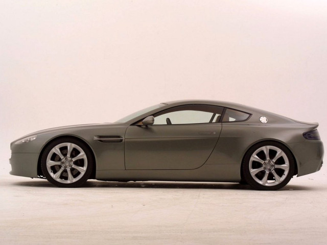 Aston Martin Vantage фото