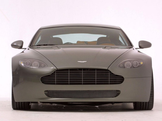 Aston Martin Vantage фото