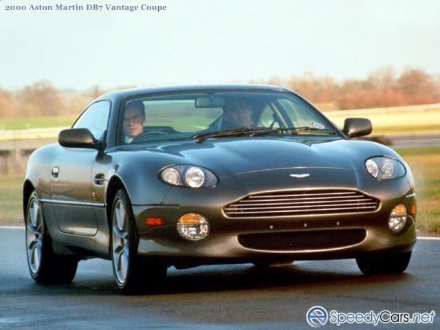 Aston Martin Vantage фото