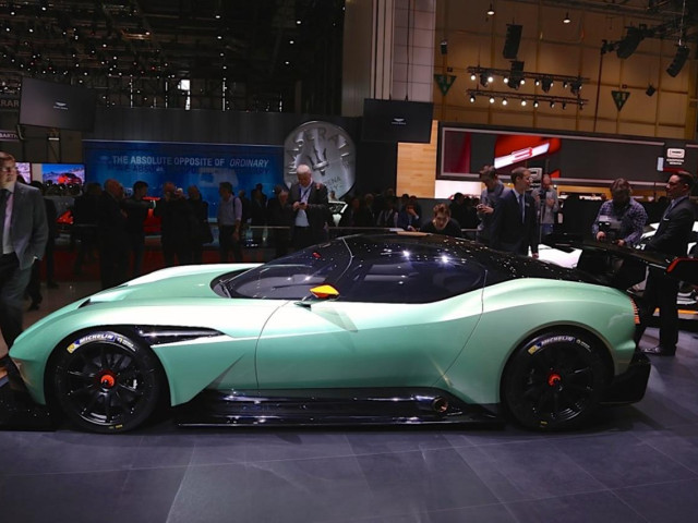 Aston Martin Vulcan фото