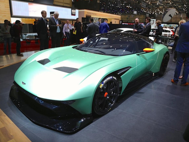 Aston Martin Vulcan фото