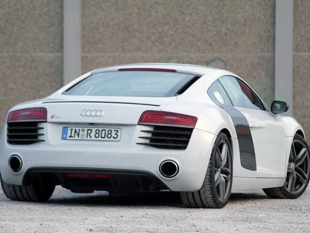 Audi R8 V8 фото