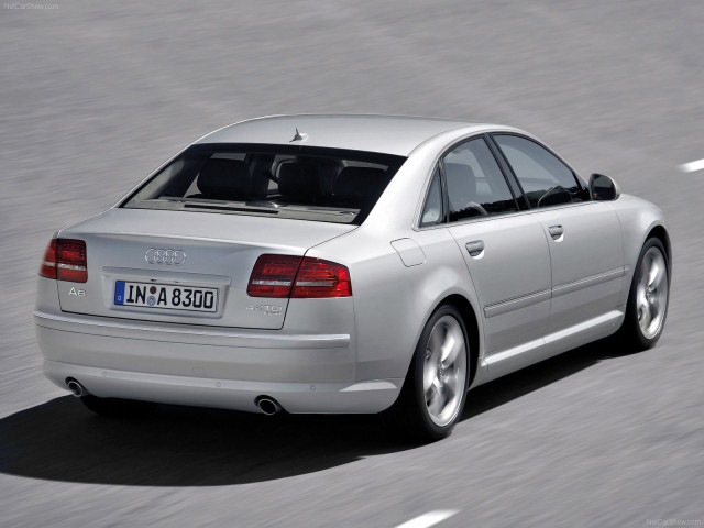 Audi A8 quattro фото