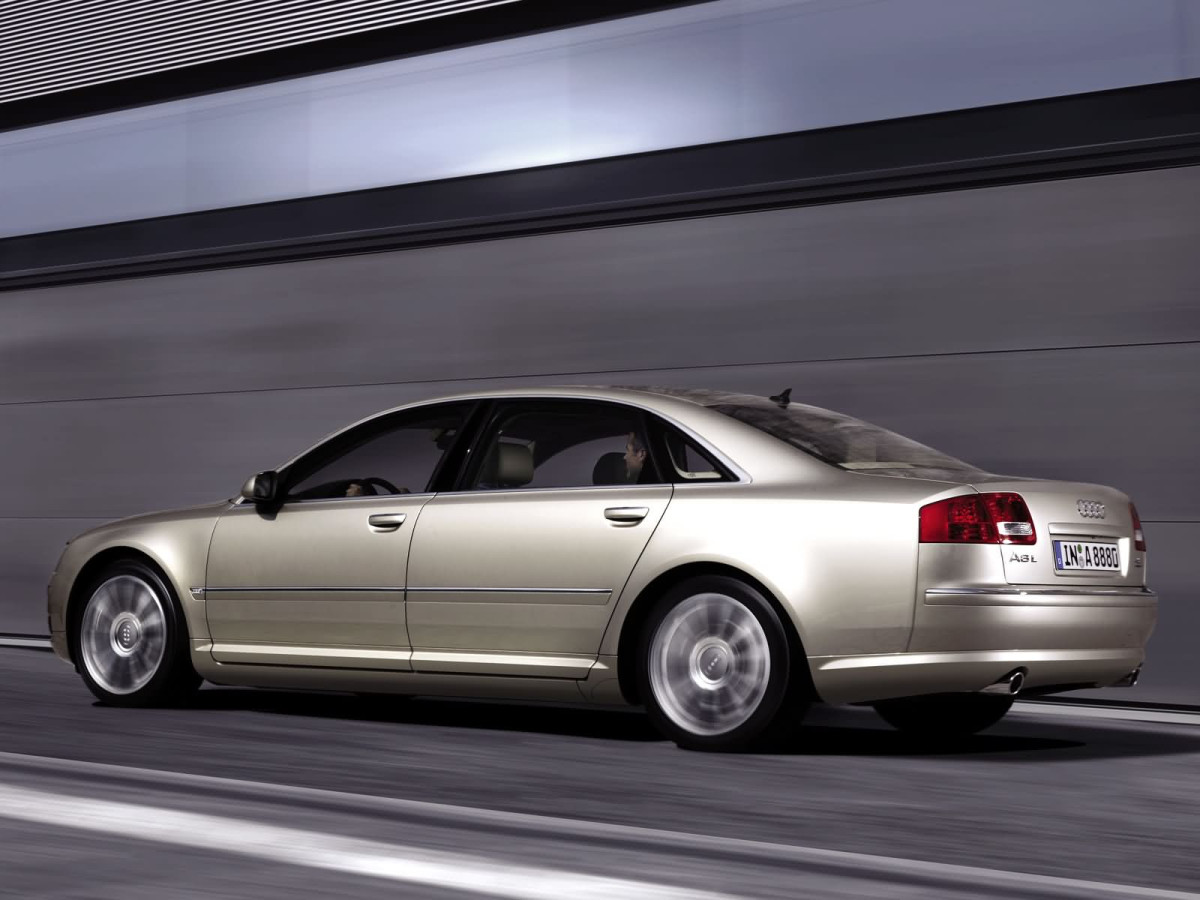 Audi A8 фото 3685