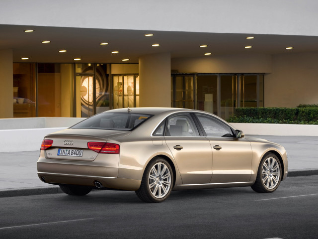 Audi A8 фото