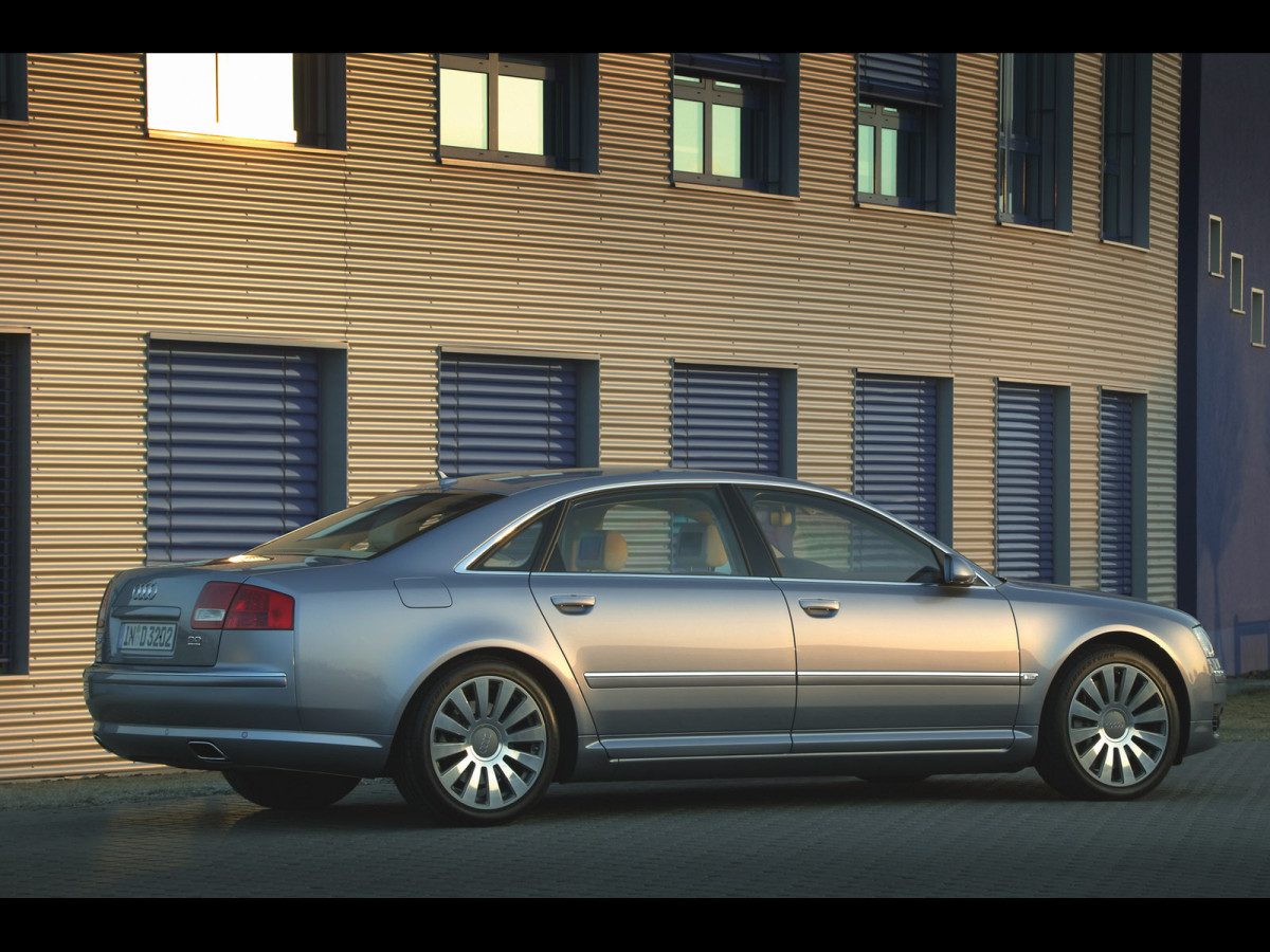 Audi A8L фото 6176