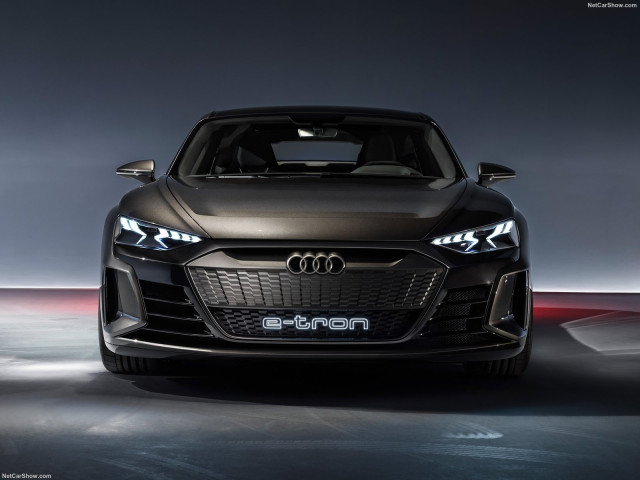 Audi e-tron GT фото